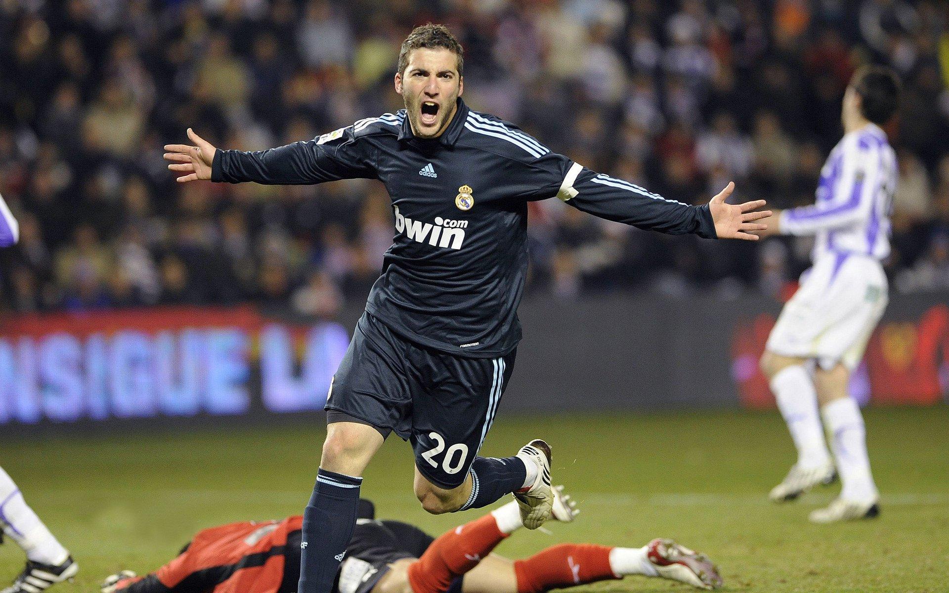 激情德比战引爆全城！主场绝杀逆转，球迷狂欢夜未眠